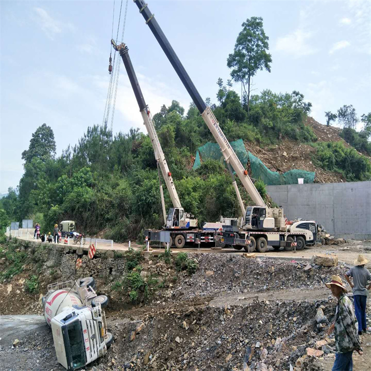 抚州东乡汽车掉沟里叫吊车救援要多少钱